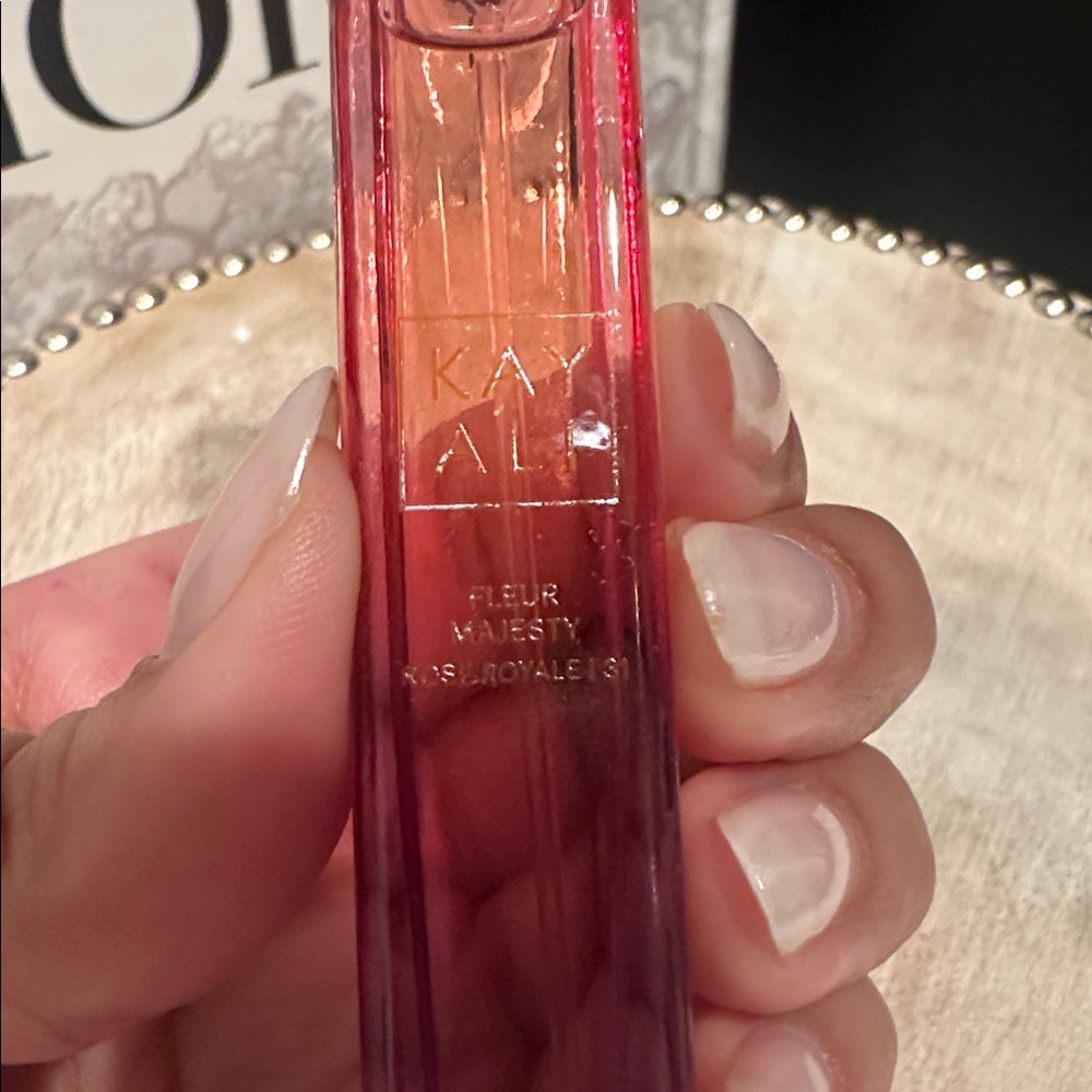 Kayali Fleur Majesty Travel Spray - Picture 4 of 4